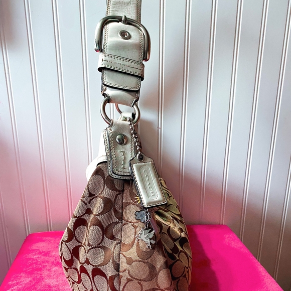 Coach signature hobo bag with bag charm - Picture 4 of 5